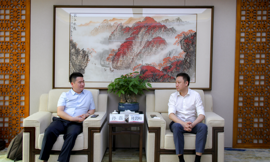 西安投資控股黨委書記、董事長(zhǎng)杜巖岫會(huì)見(jiàn)西南證券江蘇分公司副總經(jīng)理一行