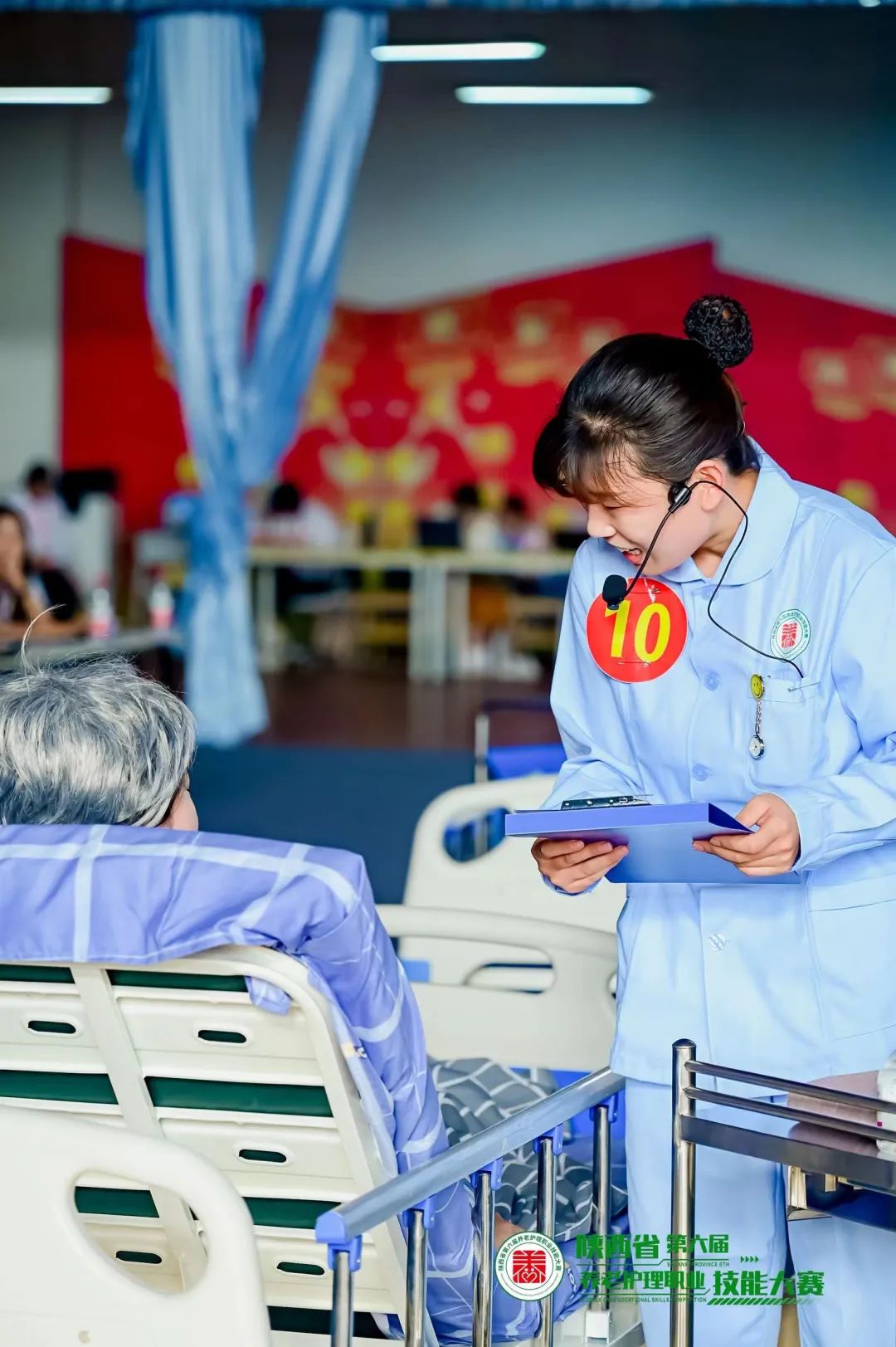 頤悅養(yǎng)老公司的李露露，你是好樣的！