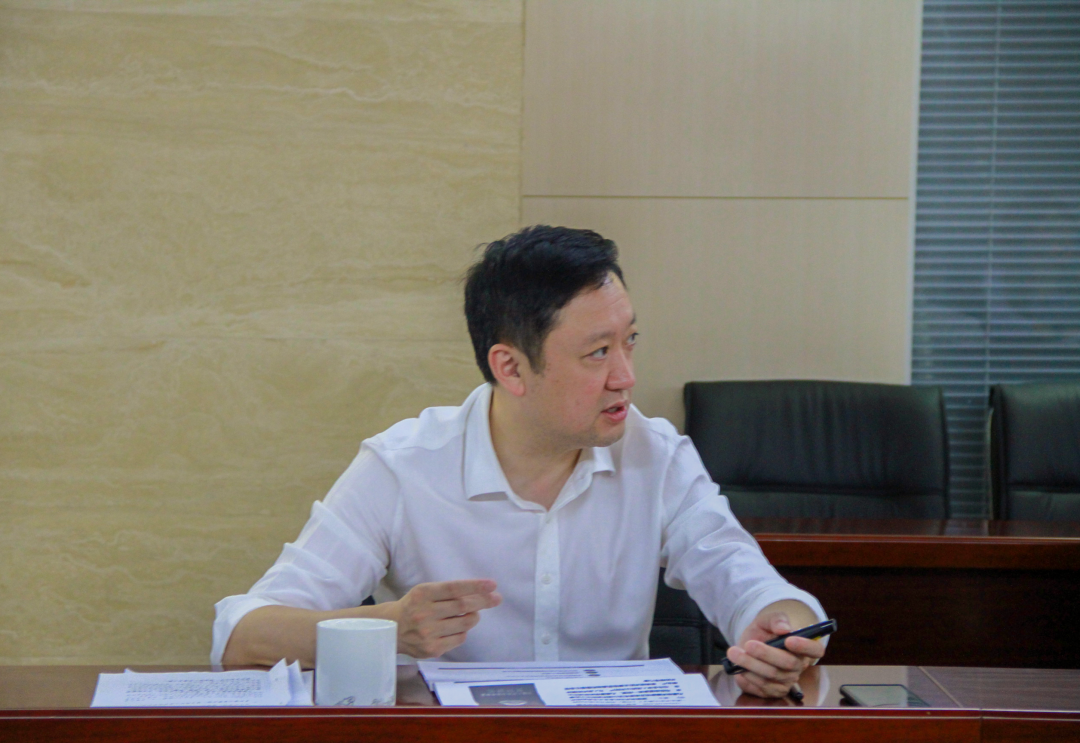 杜巖岫同志參加支部活動，為黨員講授黨課