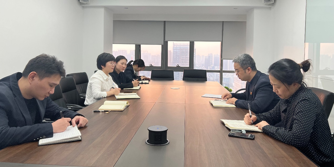 努力把準(zhǔn)斗爭(zhēng)方向，堅(jiān)定斗爭(zhēng)意志——法律事務(wù)中心召開會(huì)議傳達(dá)黨課精神