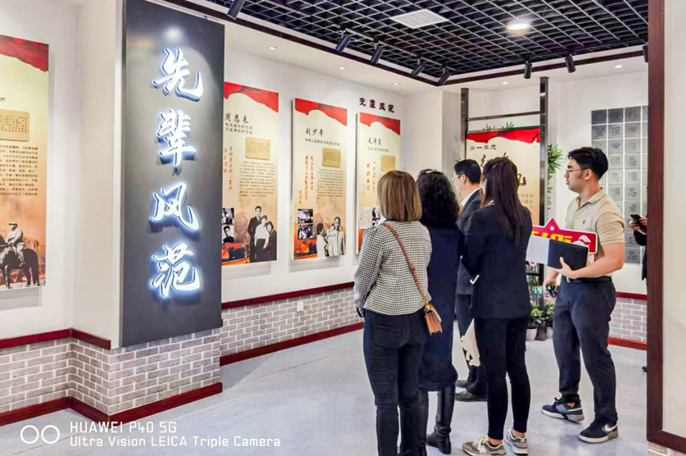 公司固定收益部黨支部、投行業(yè)務(wù)部黨支部、綜合事務(wù)部與金融（產(chǎn)業(yè)）基地保障黨支部開展聯(lián)合黨日活動