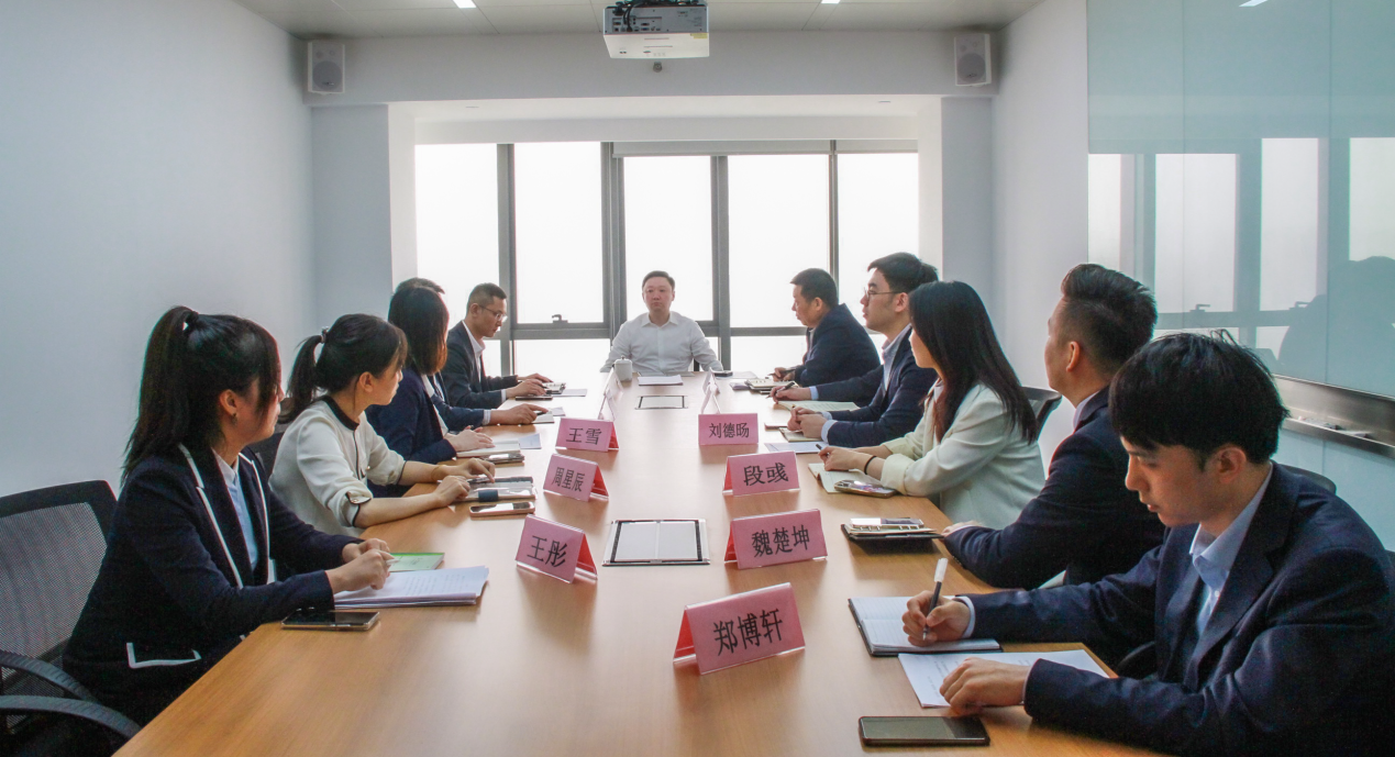 公司黨委書(shū)記、董事長(zhǎng)杜巖岫調(diào)研投行業(yè)務(wù)部